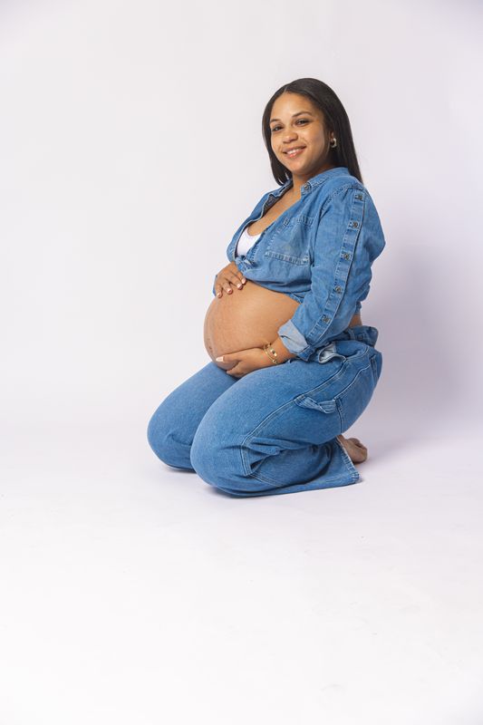 Maternity photography by Swavey Shots